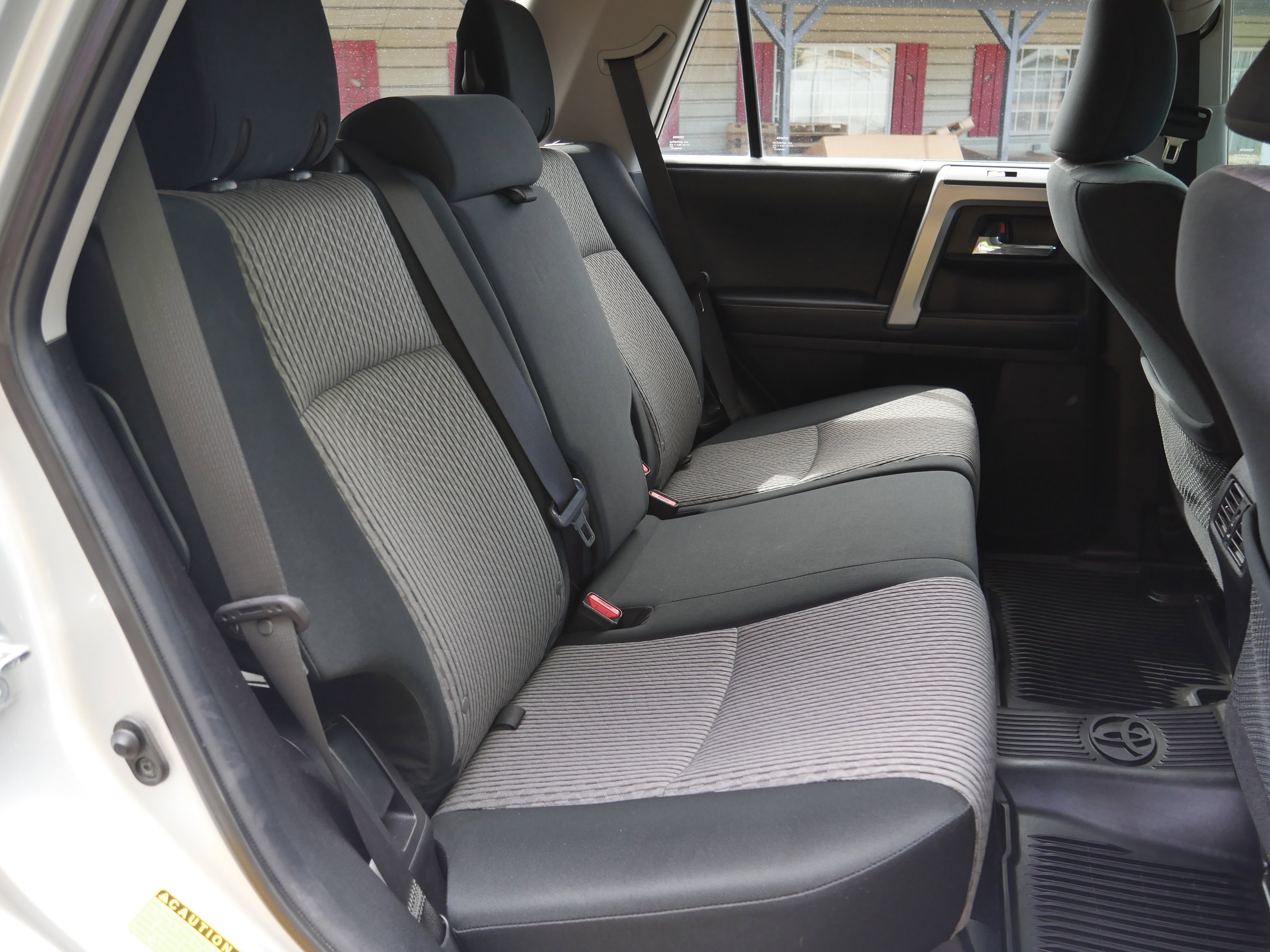 Used 2018 Classic Silver Metallic Toyota SR5 image 26