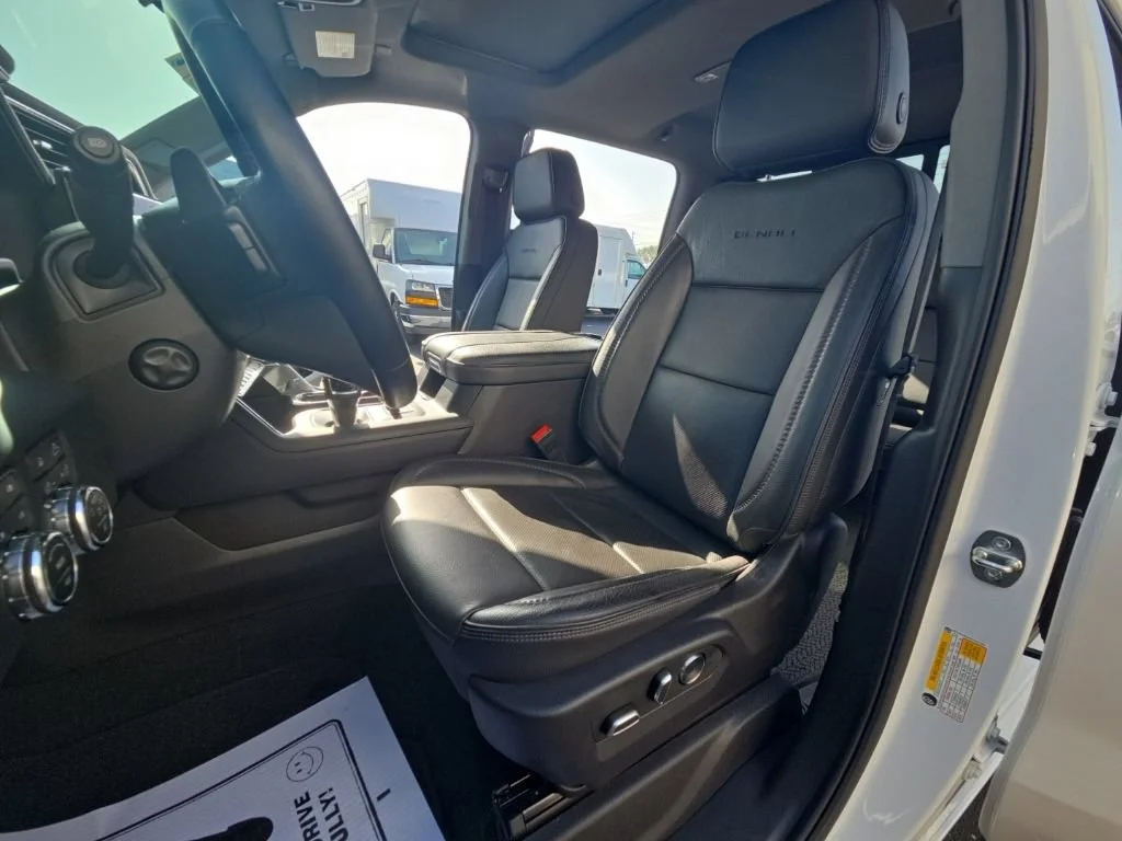 Used 2024 White Frost Tricoat GMC Denali image 16