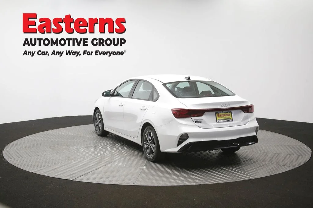 Used 2022 White Kia LXS image 64