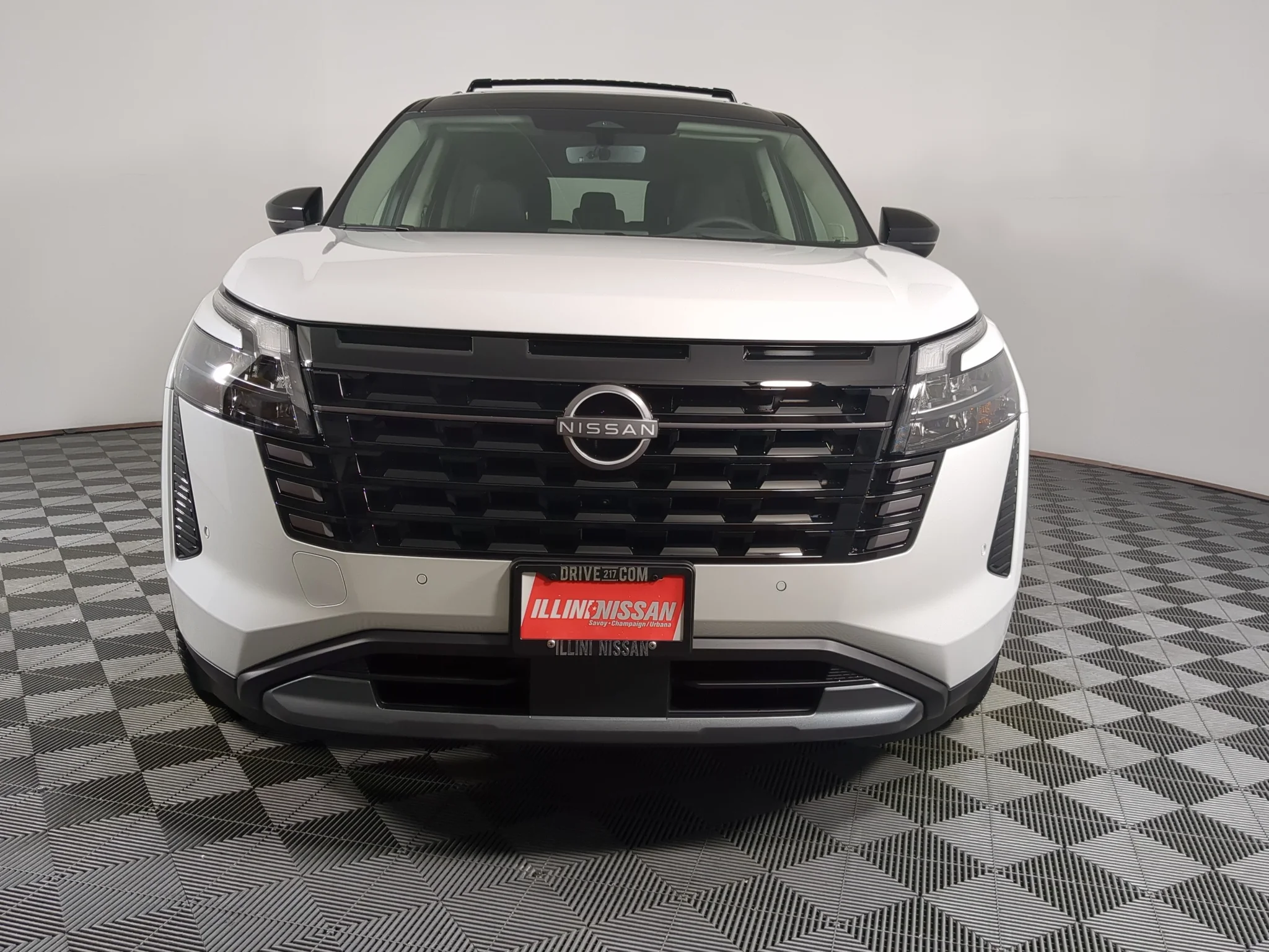New 2026 2T WHT BLK Nissan Platinum image 3