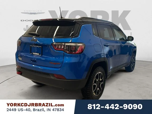 New 2026 Hydro Blue Pearl-Coat Exterior Paint Jeep Trailhawk image 5