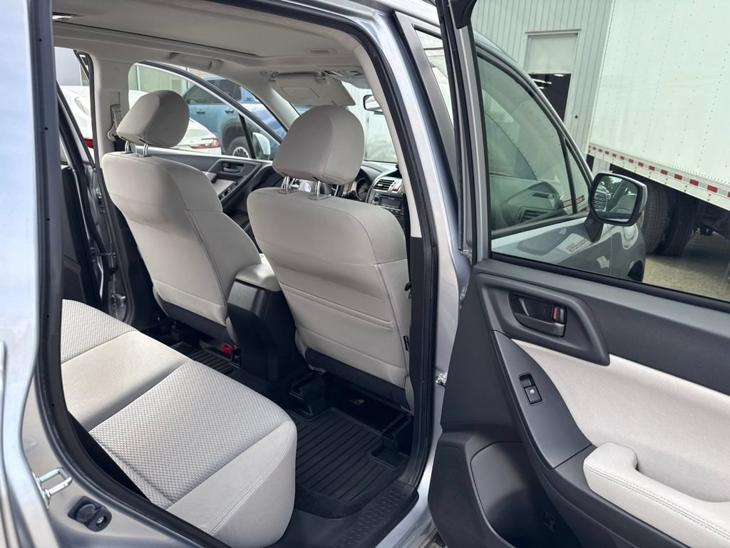Used 2015 Ice Silver Metallic Subaru 2.5i Premium image 18