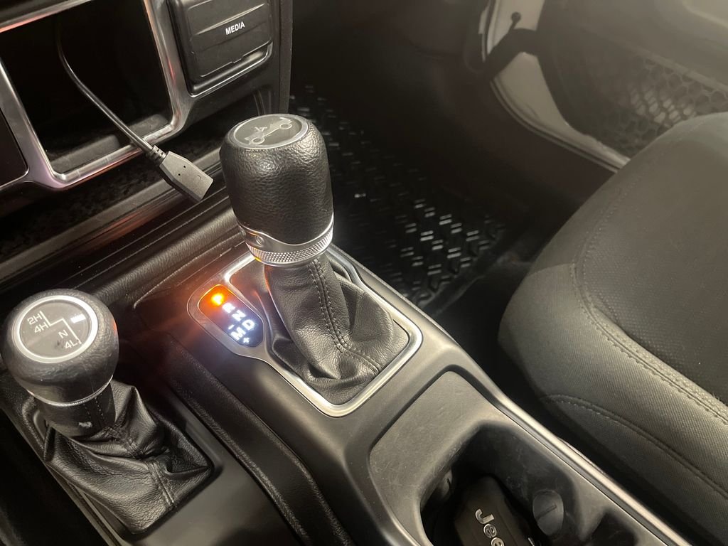 Used 2018 White Jeep Unlimited Sport image 26