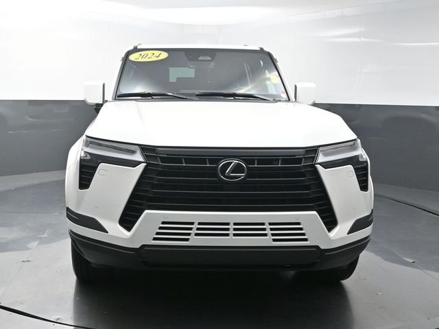 Used 2024 White Lexus 550 Premium image 2