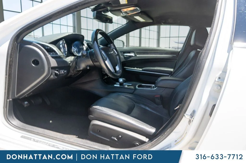 Used 2014 White Chrysler C image 3
