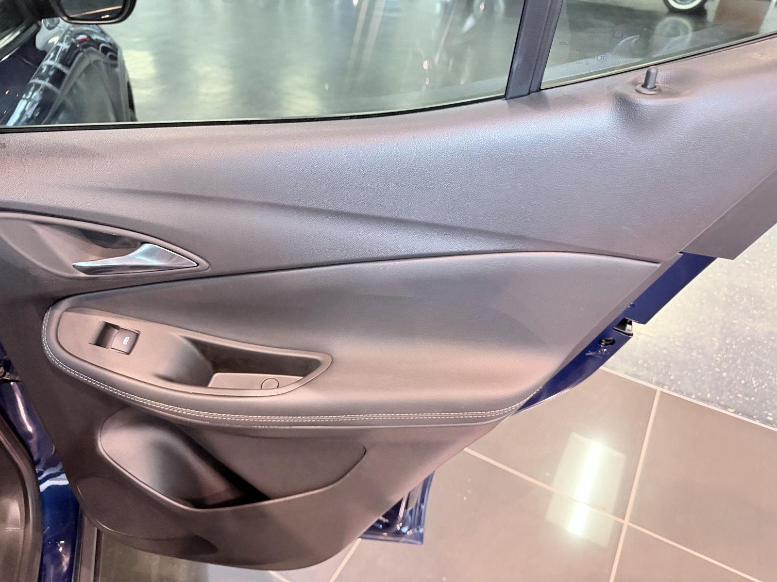 Used 2023 Sapphire Metallic Buick Essence image 25