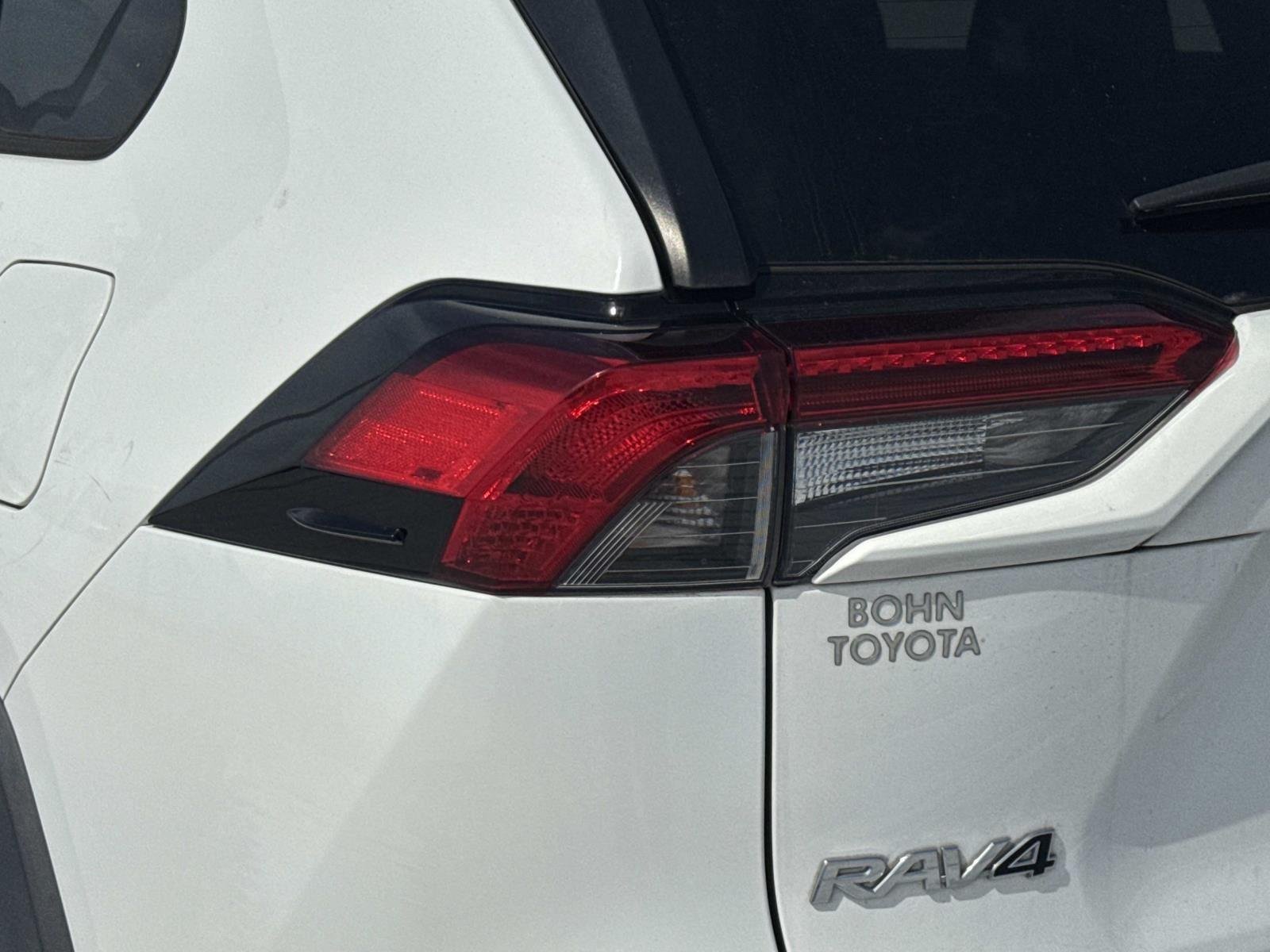 Used 2022 White Toyota XLE image 12
