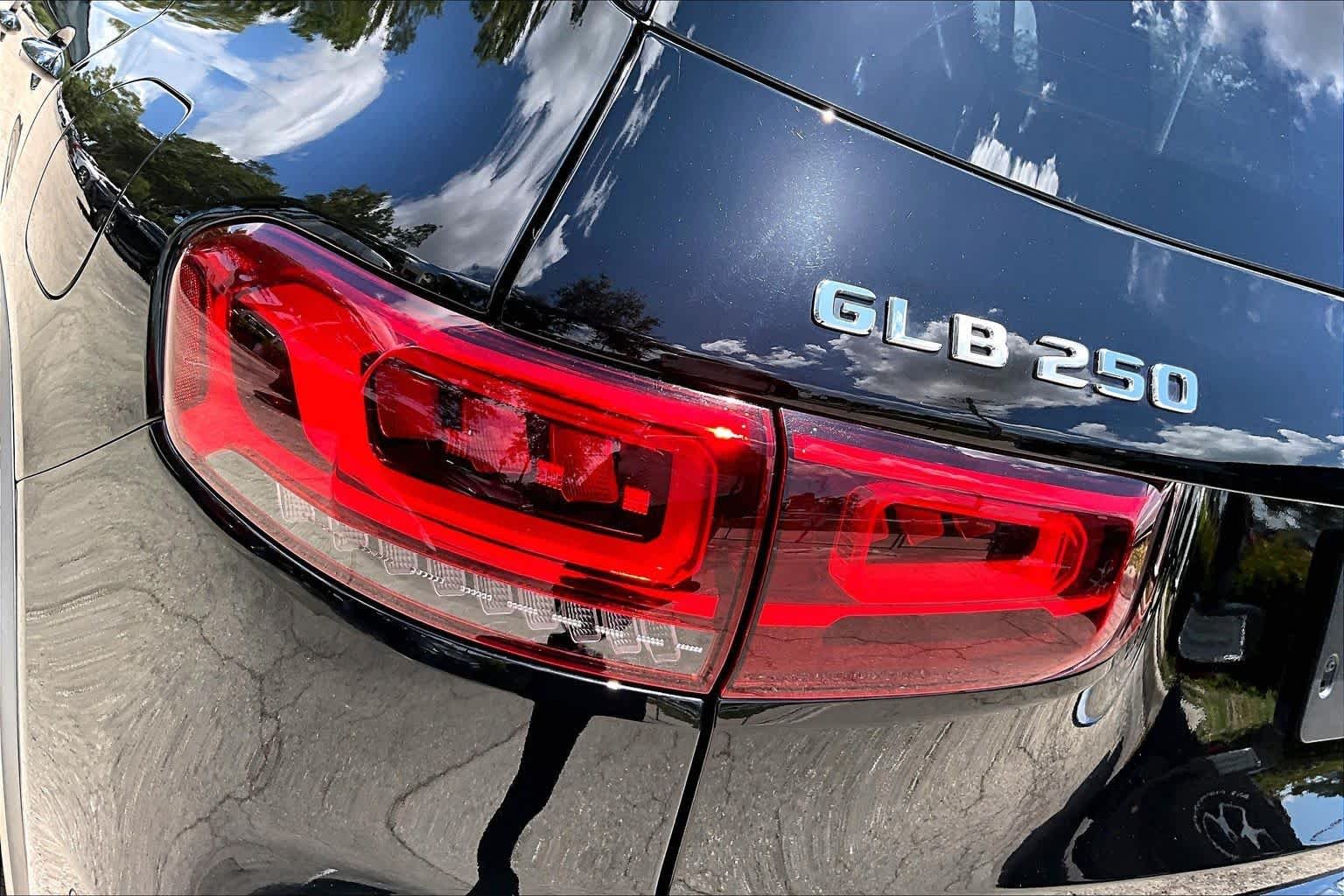 Used 2023 Night Black Mercedes-Benz GLB 250 image 29
