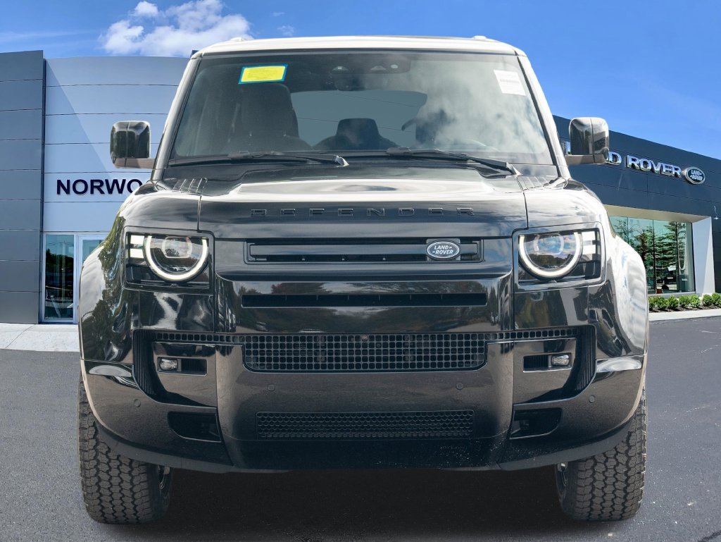 New 2026 Santorini Black Land Rover X-Dynamic SE image 2