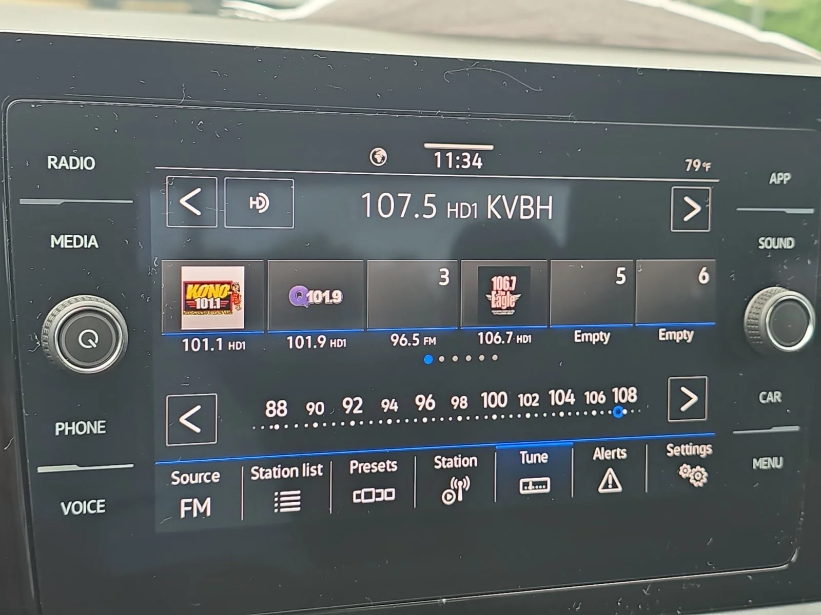 Used 2025 Gray Volkswagen SE image 16