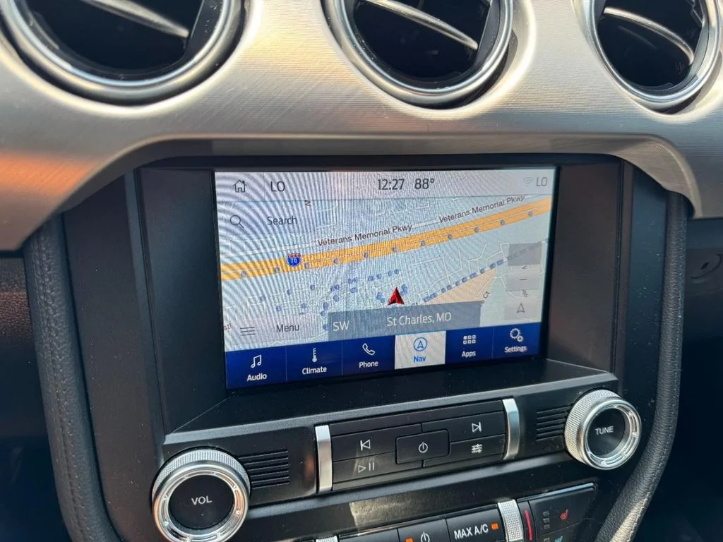 Used 2019 Magnetic Metallic Ford GT Premium image 18