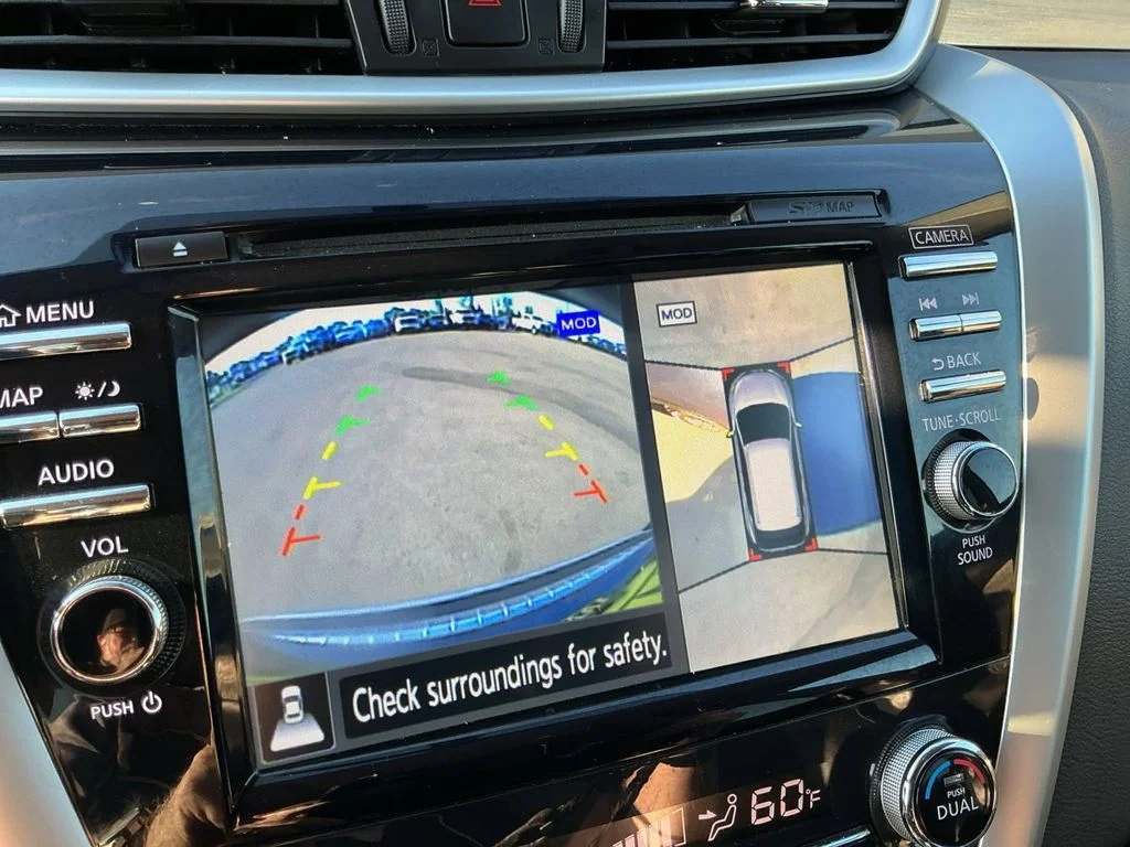 Used 2018 Blue Nissan SL image 22