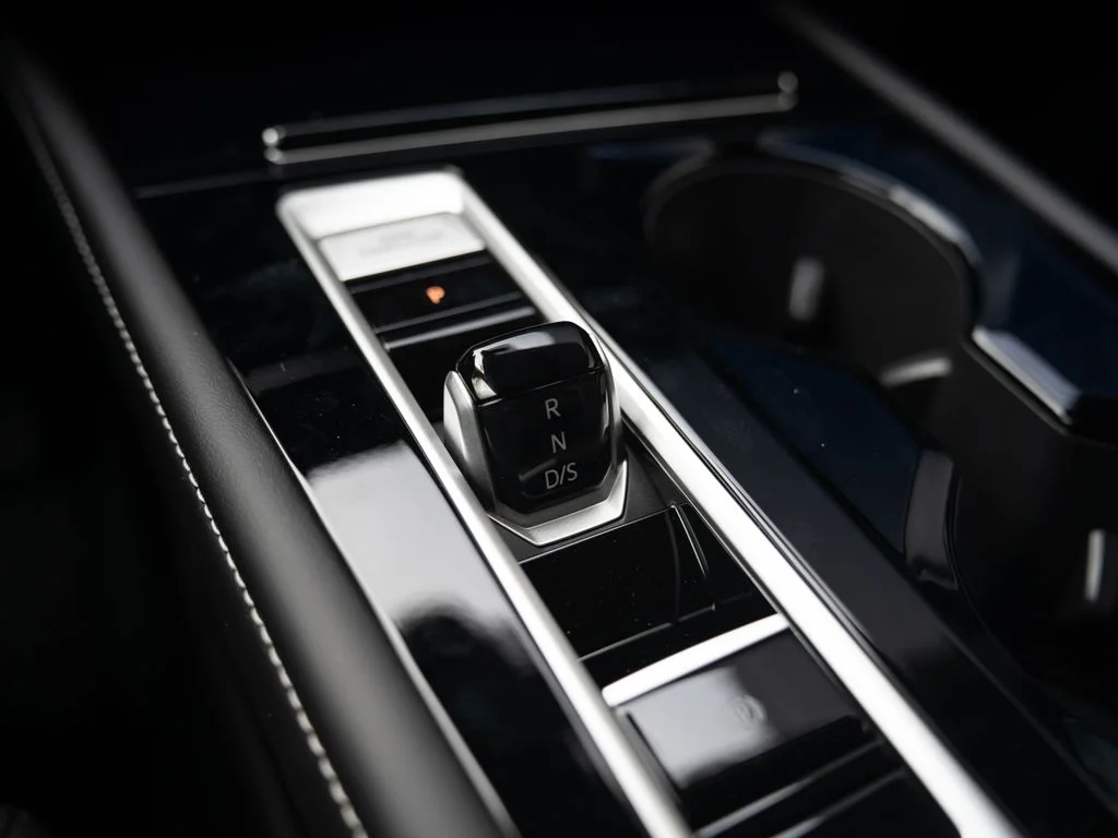 New 2026 White Volkswagen 2.0T SE w/Technology image 13
