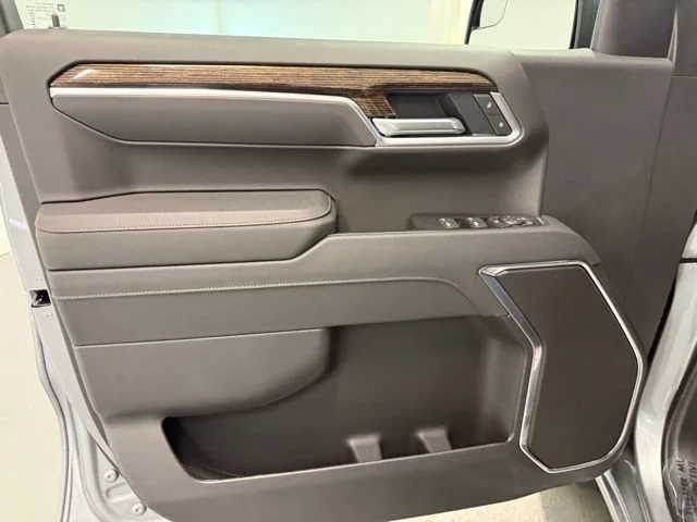 New 2026 Sterling Metallic GMC Elevation image 12