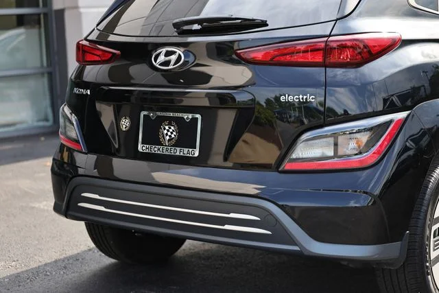 Used 2023 Ultra Black Hyundai SE image 9