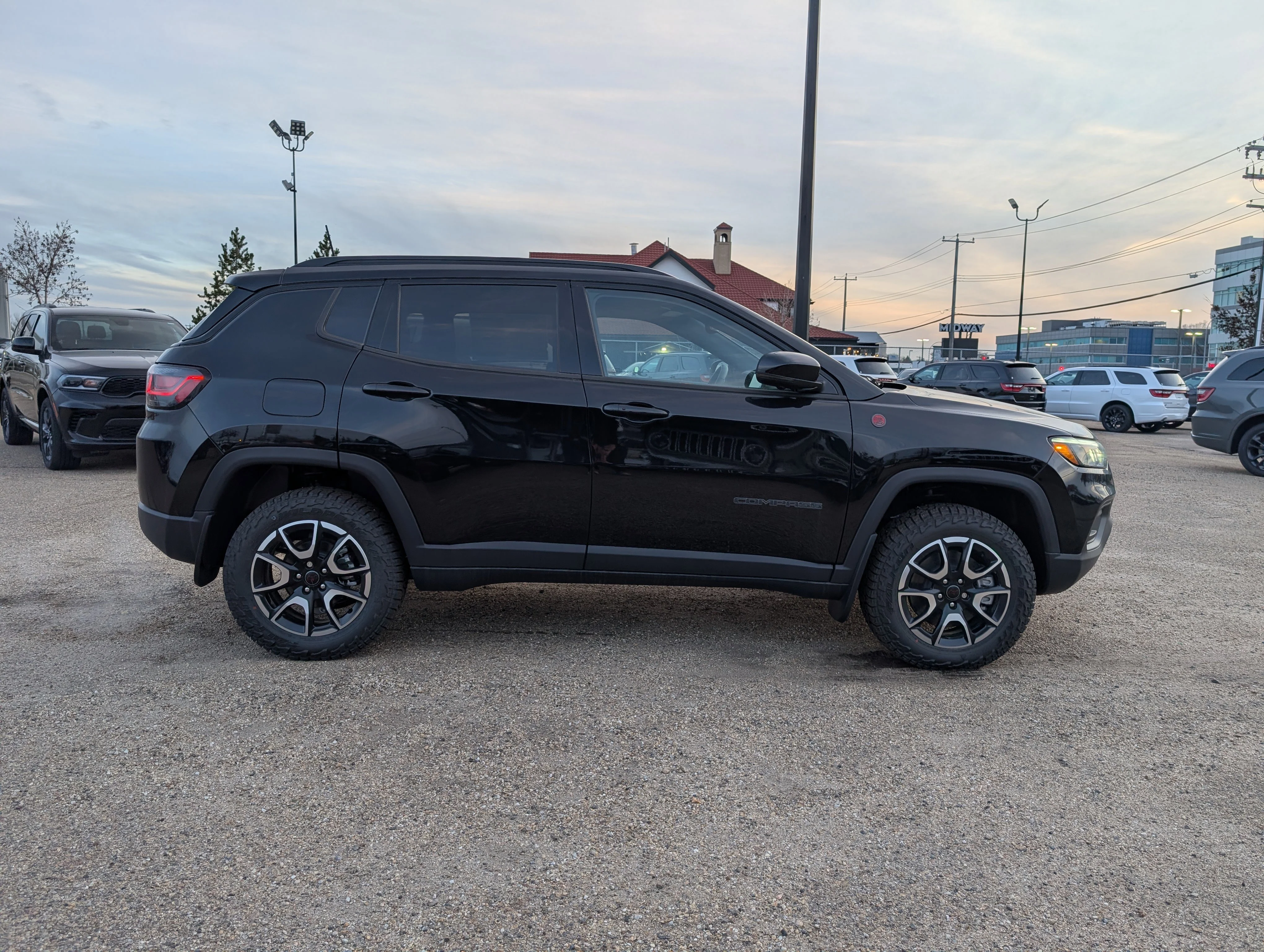 New 2025 Diamond Black Crystal Pearl Jeep Trailhawk Elite image 8