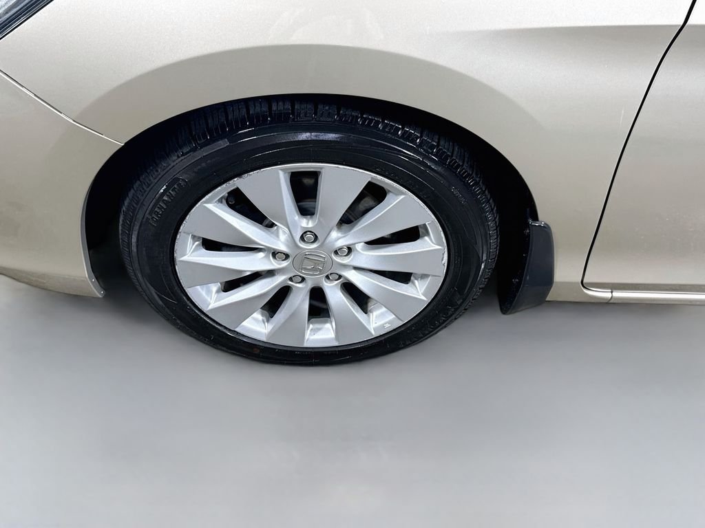 Used 2014 Champagne Frost Pearl Honda EX-L image 9