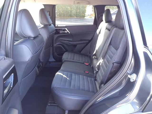 Used 2024 Gray Mitsubishi SE image 7