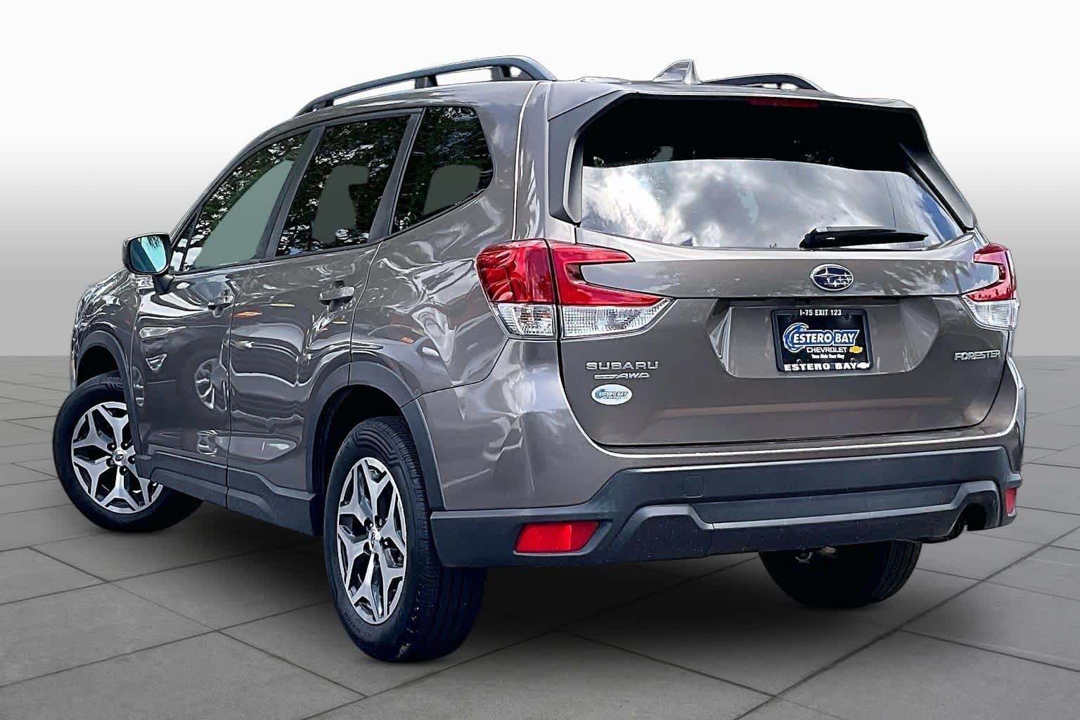 Used 2023 Brilliant Bronze Metallic Subaru Premium image 12