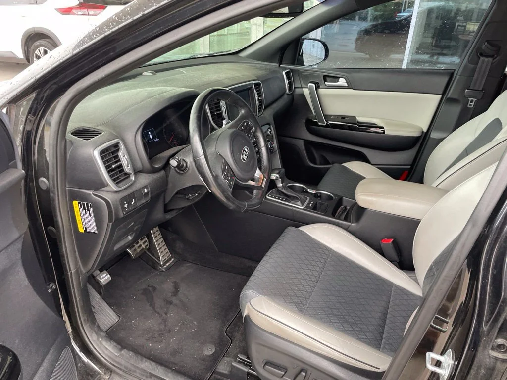 Used 2018 Red Kia EX image 5