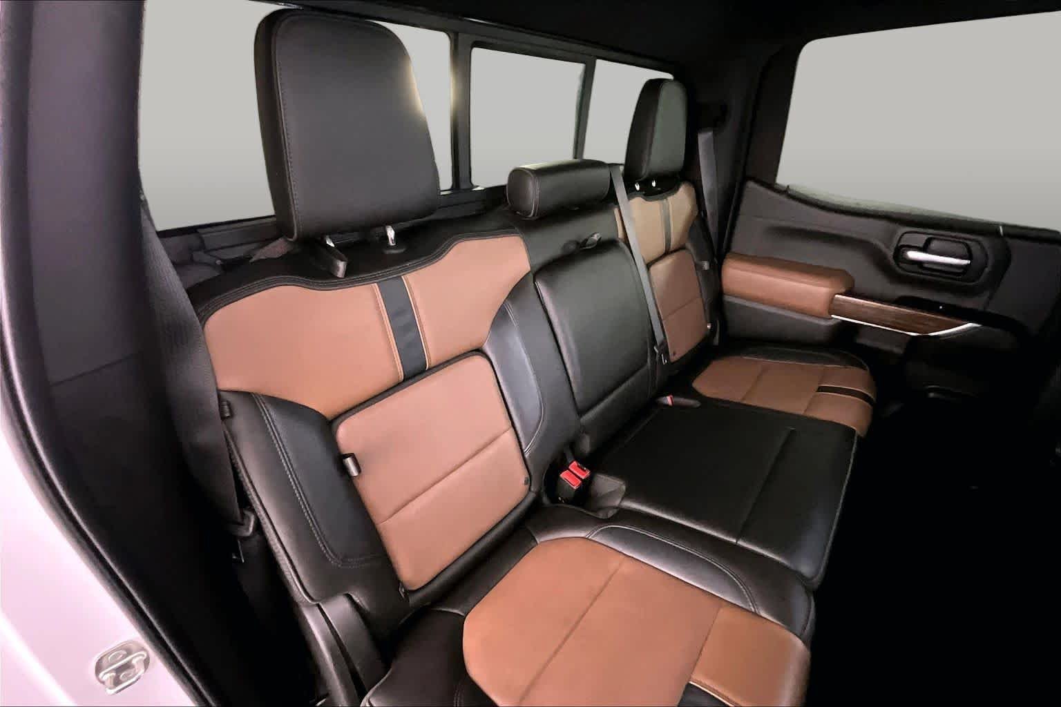 Used 2019 Iridescent Pearl Tricoat Chevrolet High Country image 20