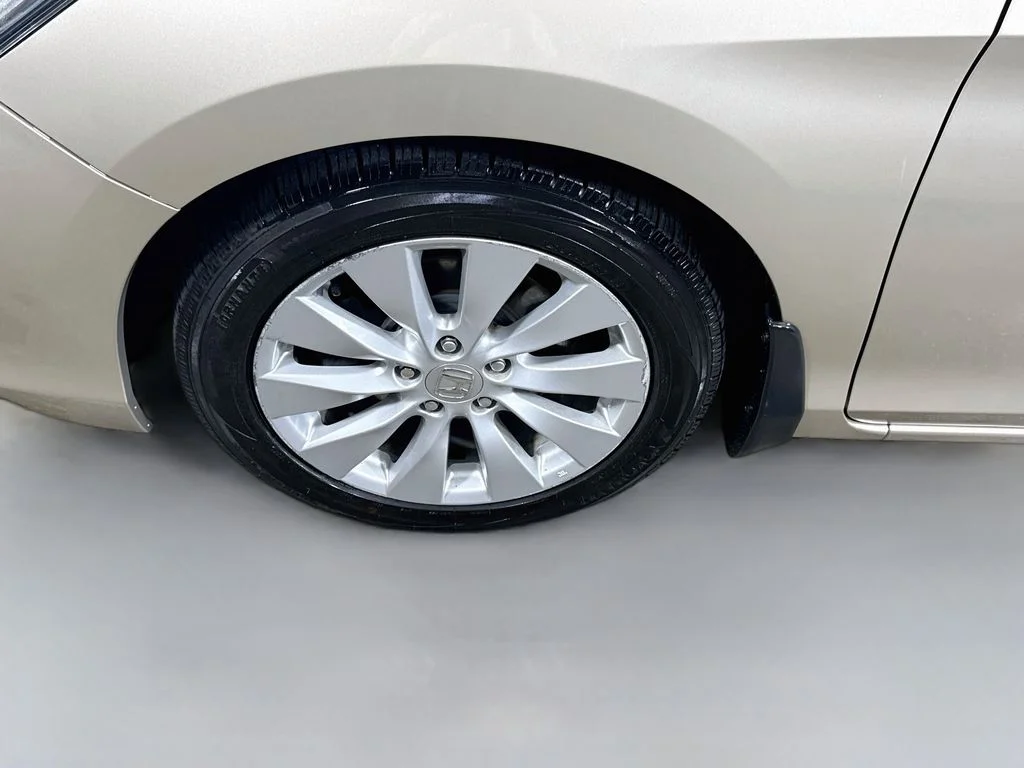 Used 2014 Champagne Frost Pearl Honda EX-L image 9