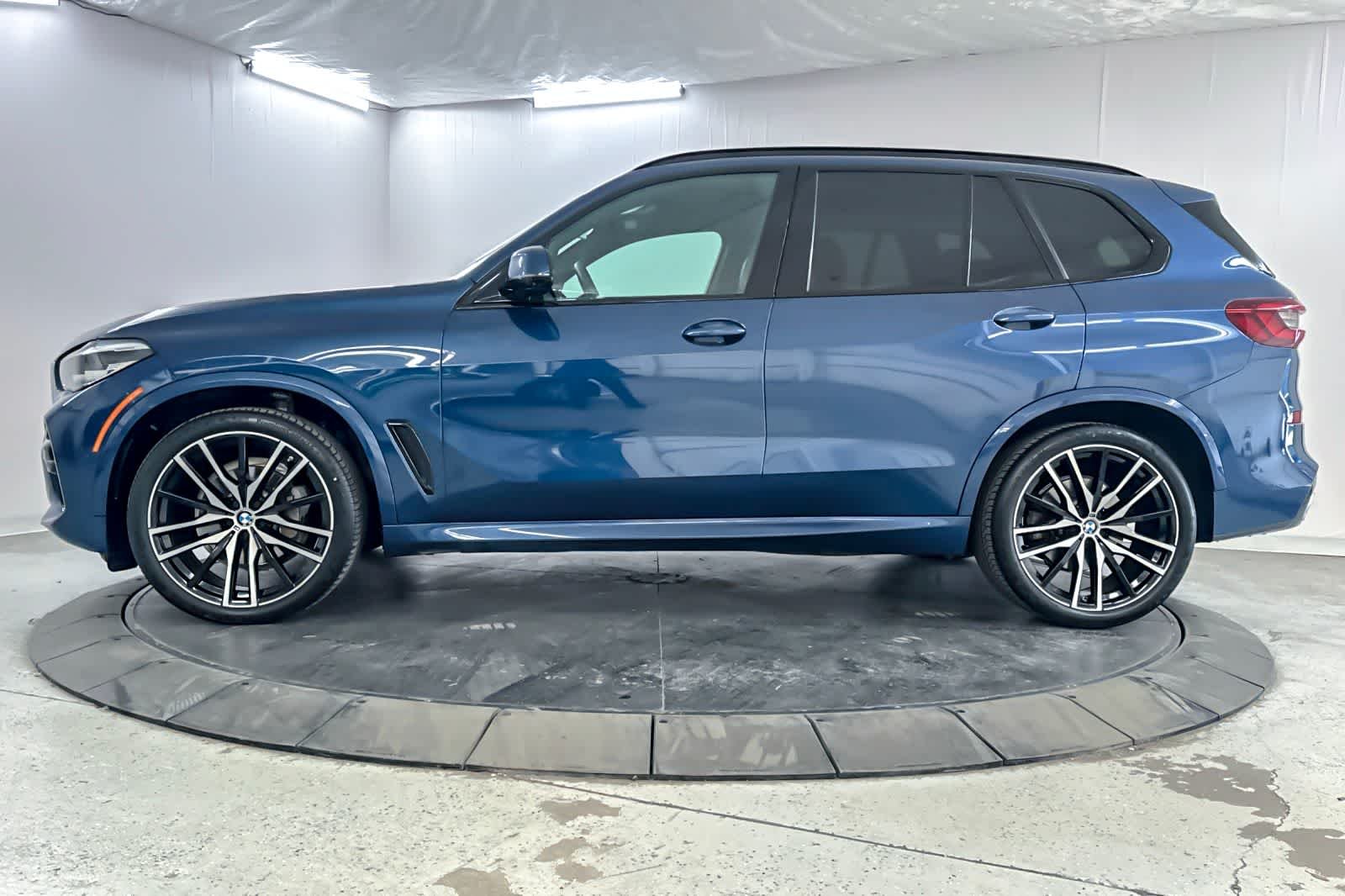 Used 2023 Phytonic Blue Metallic BMW xDrive40i image 5