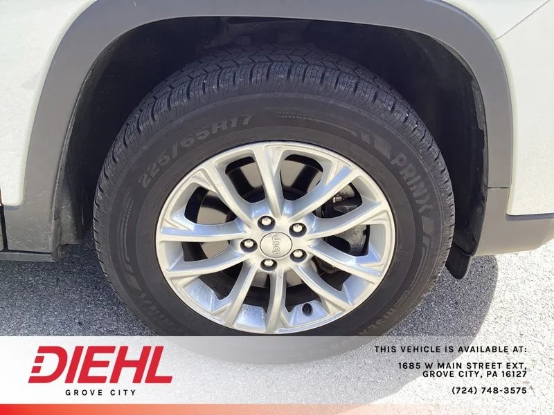 Used 2022 White Jeep Latitude Lux image 9