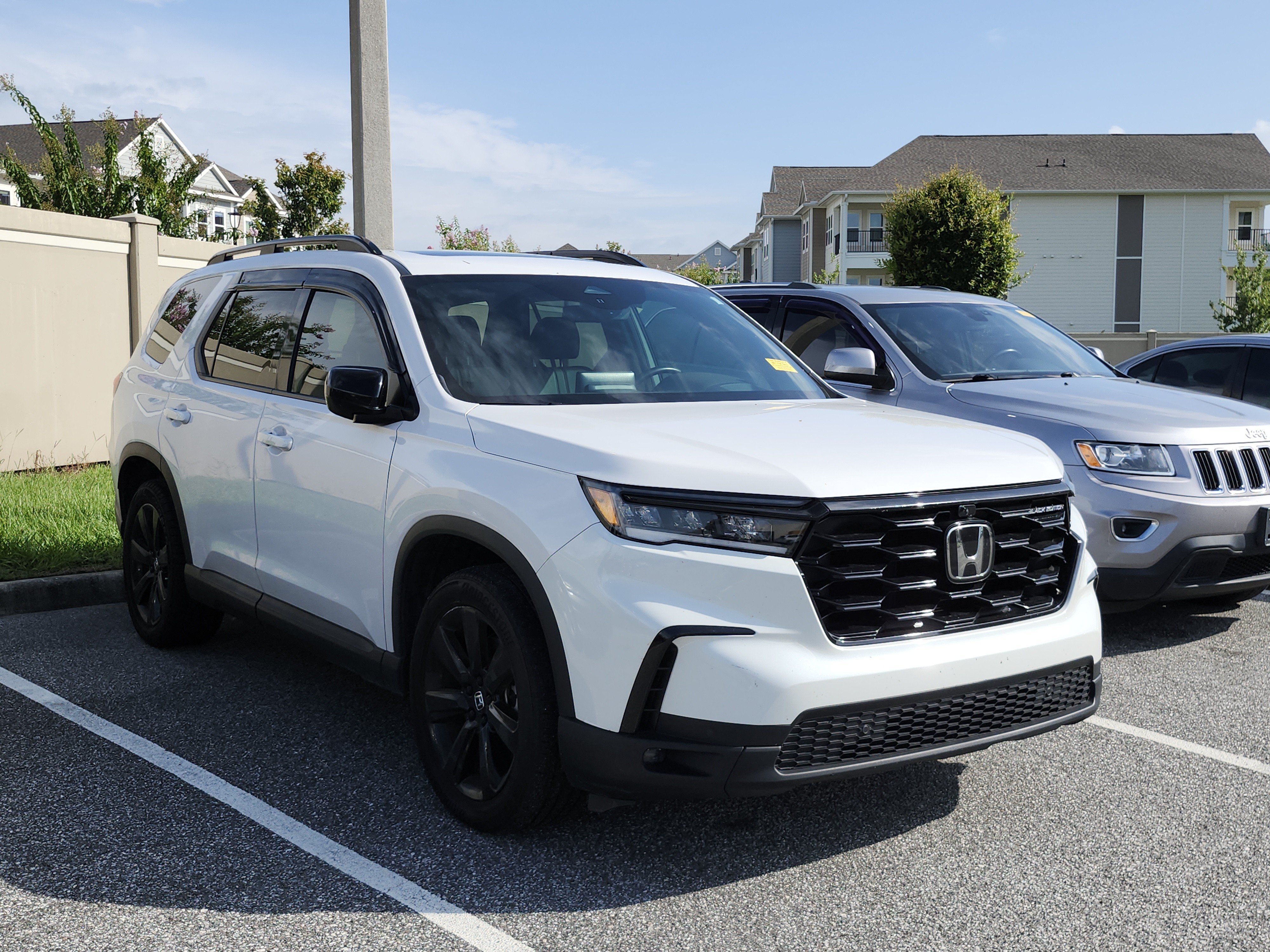 Used 2025 Platinum White Honda Black Edition image 14