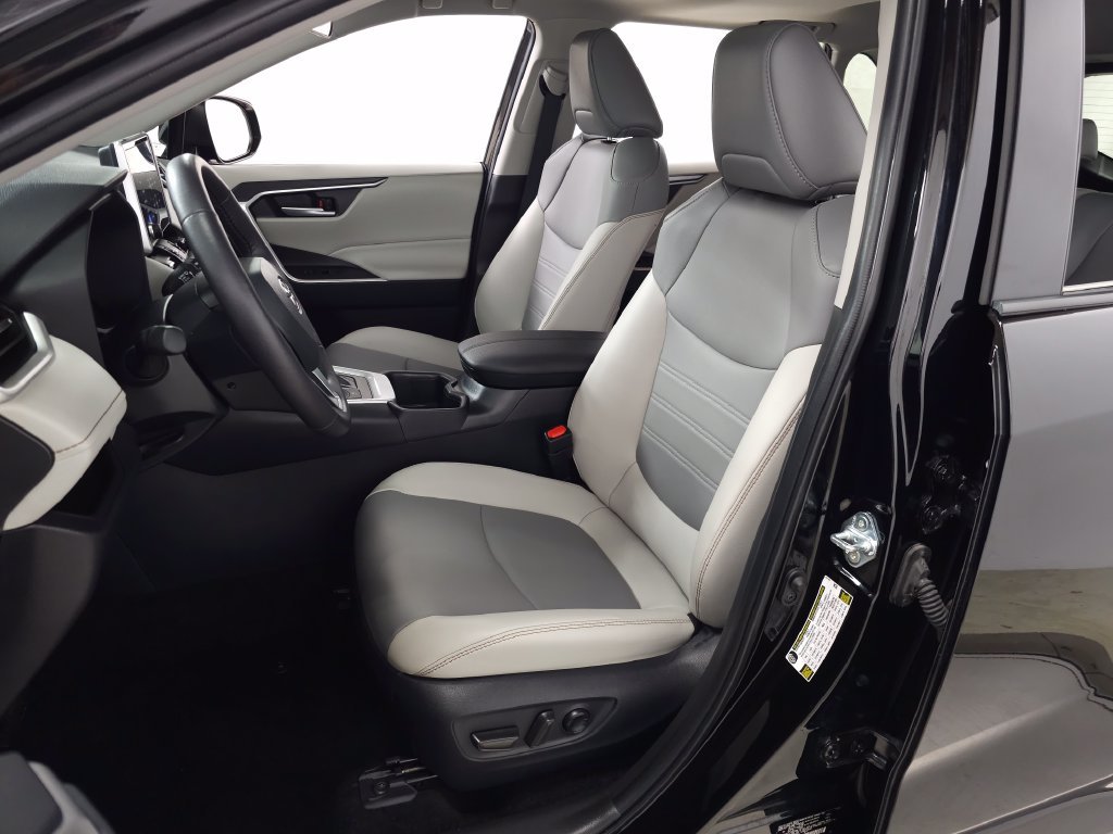 Used 2025 Black Toyota XLE Premium image 17