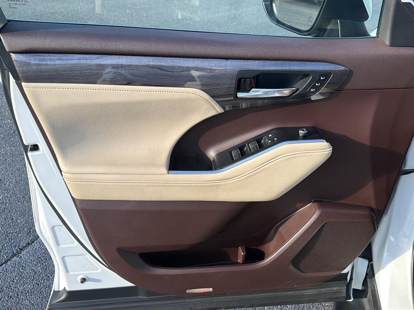 Used 2022 Wind Chill Pearl Toyota Platinum image 17