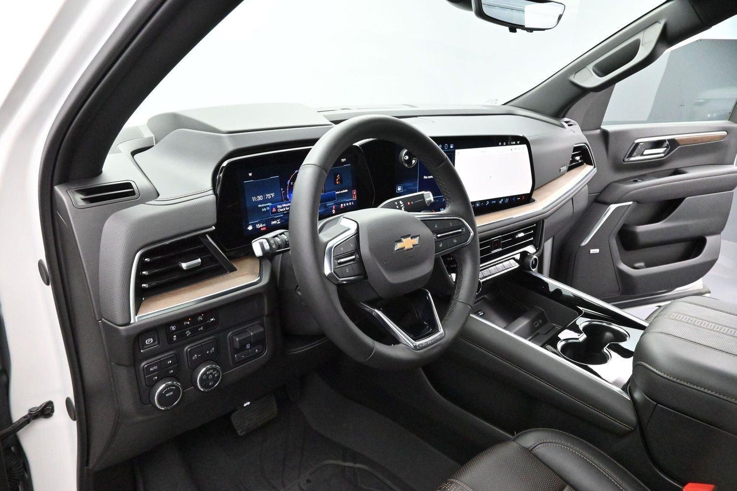 Used 2025 Iridescent Pearl Tricoat Chevrolet High Country image 13