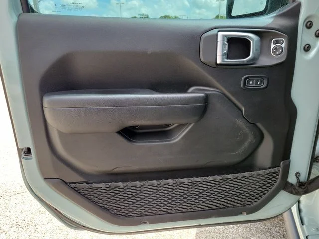 Used 2024 Gray Jeep Rubicon image 18