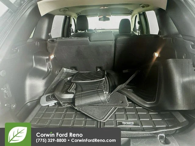 Used 2016 Granite Crystal Clearcoat Metallic Jeep Latitude image 23