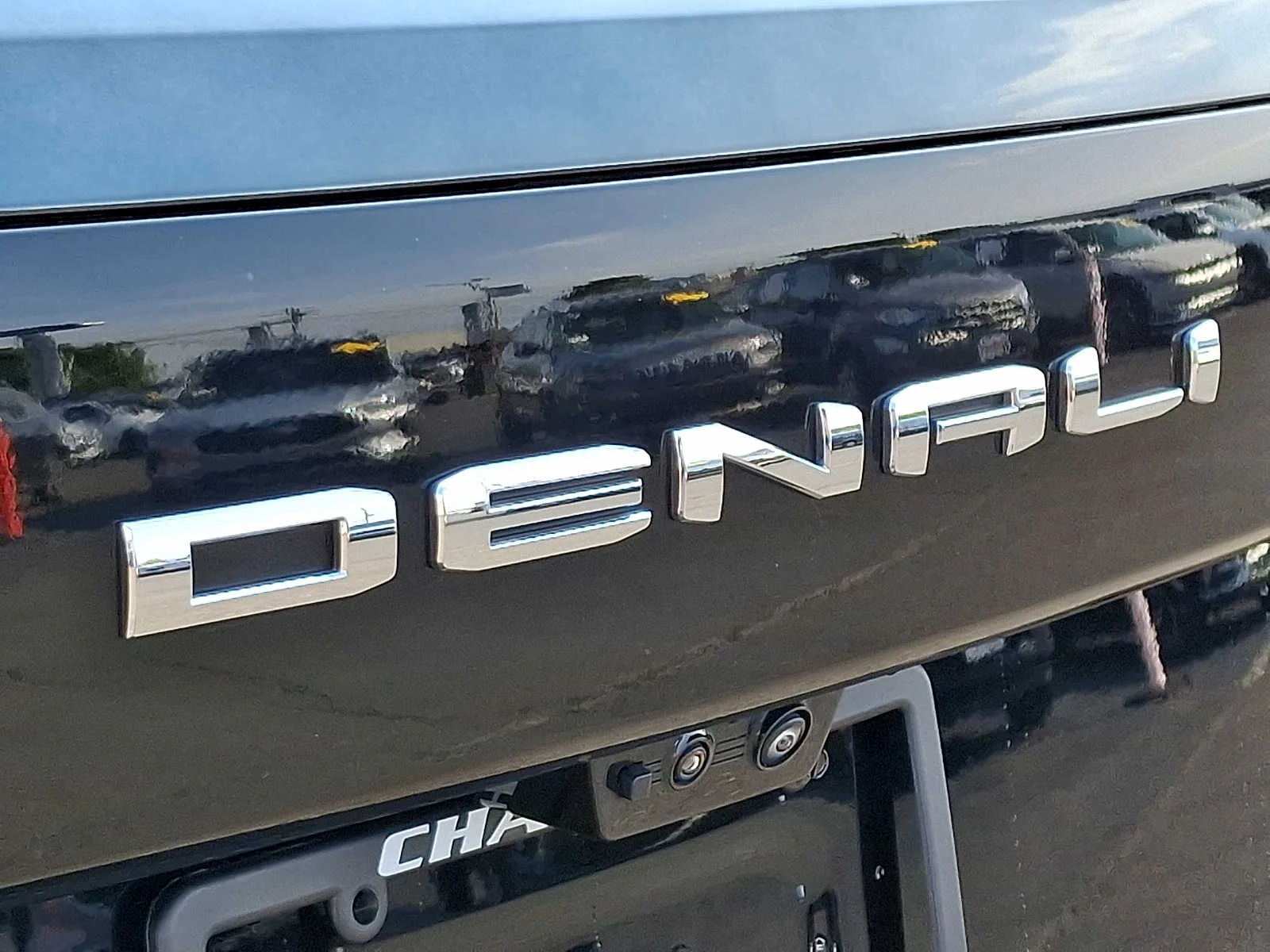 Used 2025 Onyx Black GMC Denali Ultimate image 34