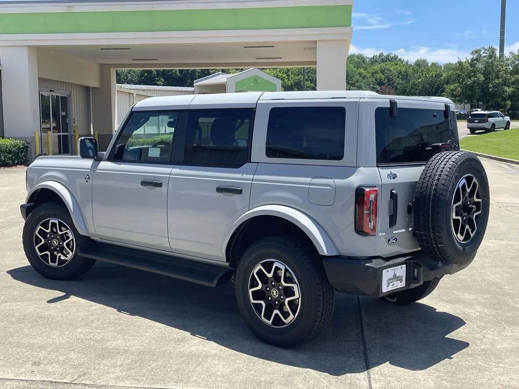 New 2026 White Ford Outer Banks image 5