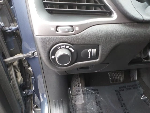 Used 2020 Blue Jeep Latitude image 11