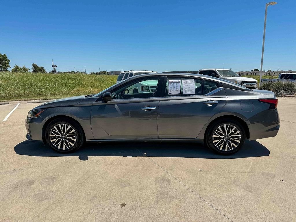 2025 Nissan Altima SV - Photo 6