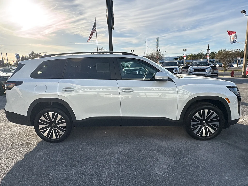 New 2027 Opal White Pearl Volkswagen SE w/Technology FWD image 23