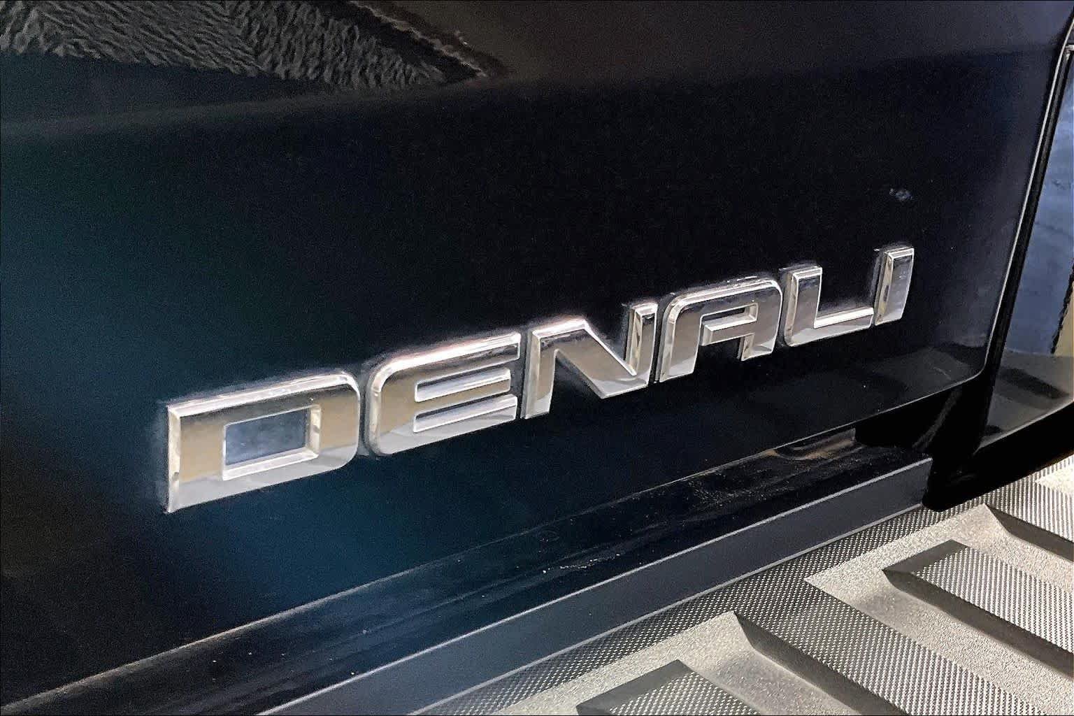 Used 2017 Onyx Black GMC Denali image 10