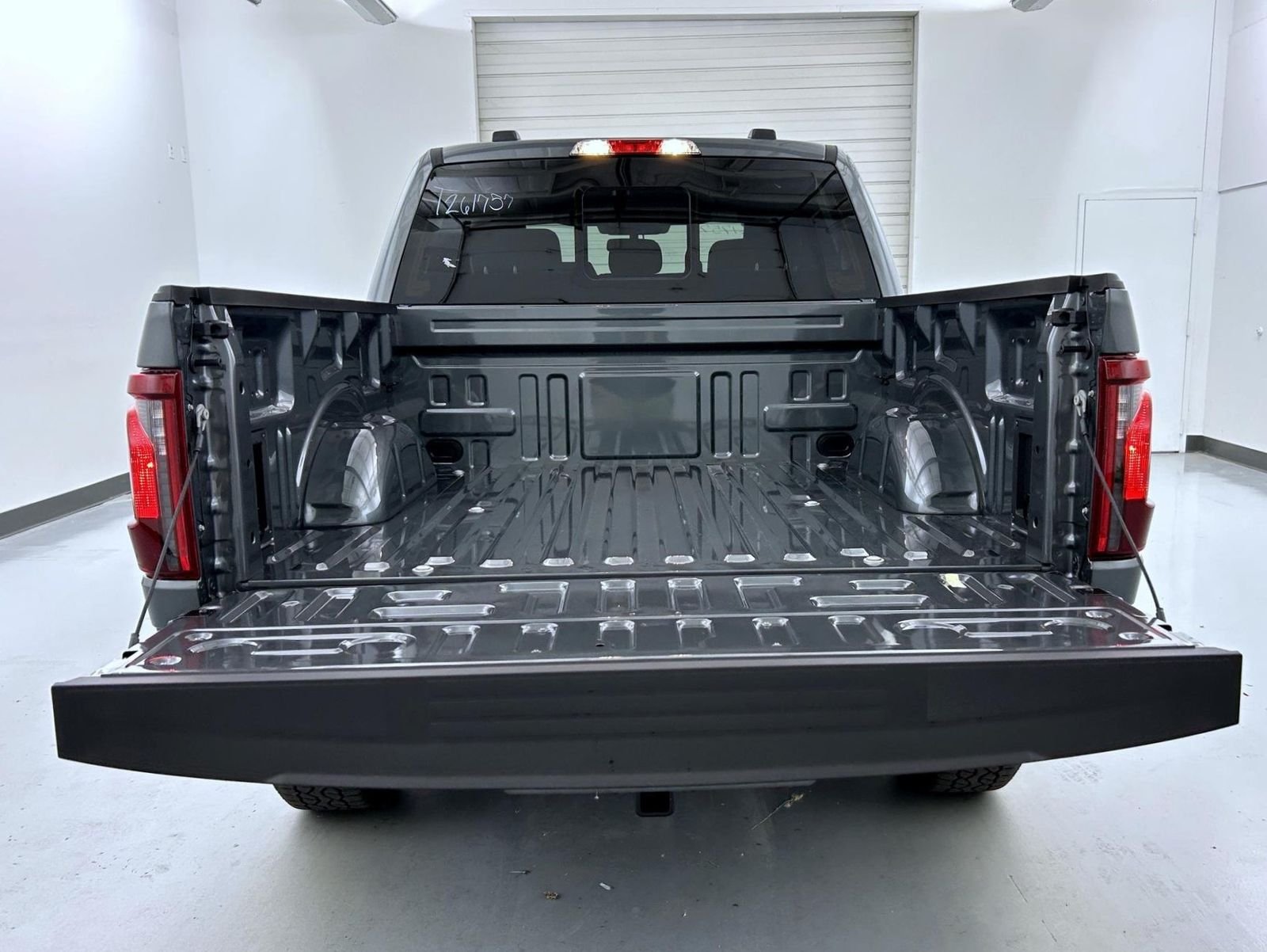 New 2026 Carbonized Gray Metallic Ford XLT image 22