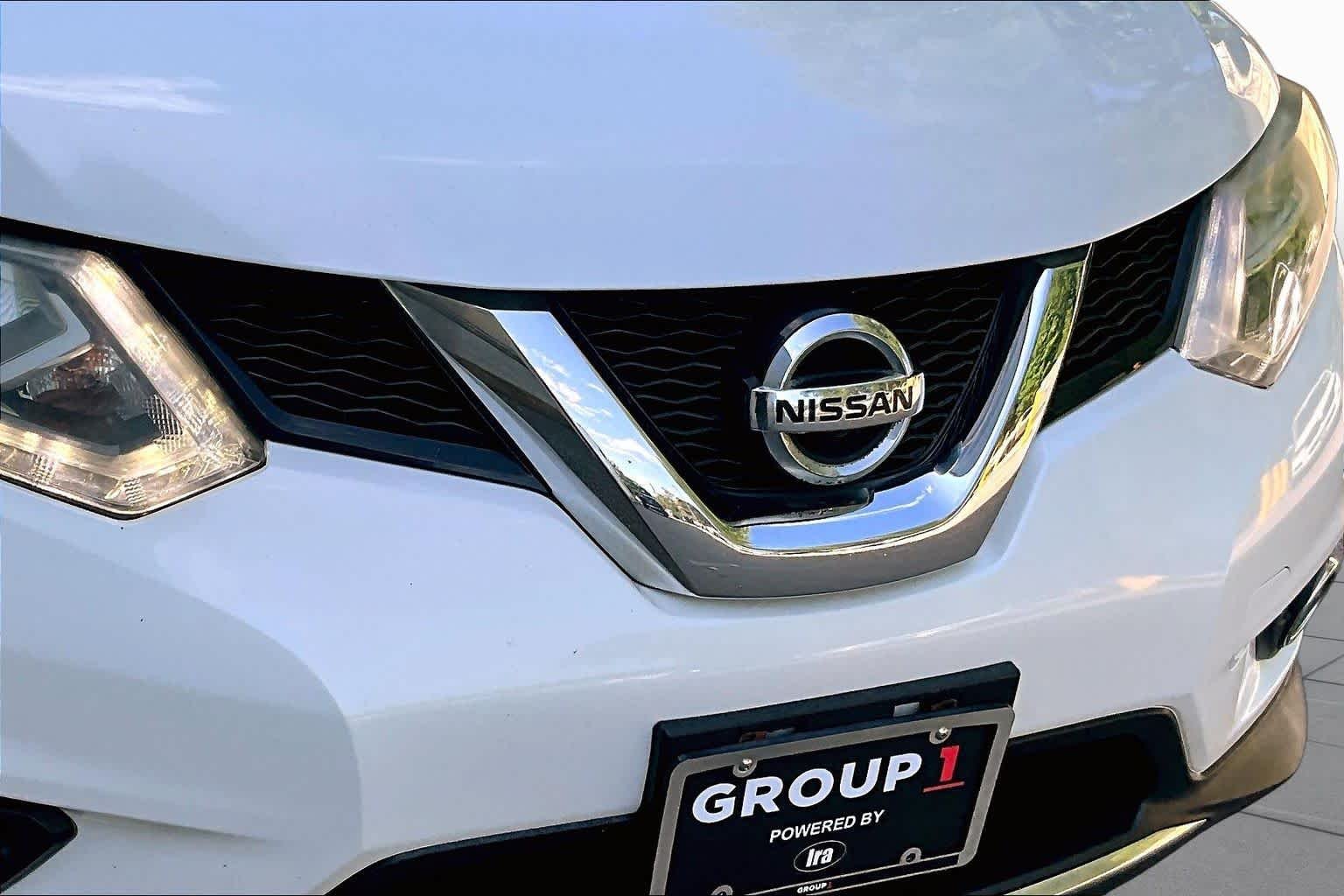 Used 2014 Moonlight White Nissan SL image 30