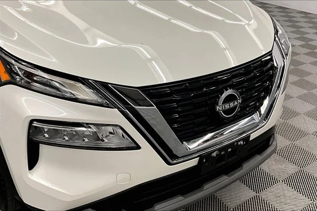 Used 2023 Pearl White Tricoat Nissan SV image 34
