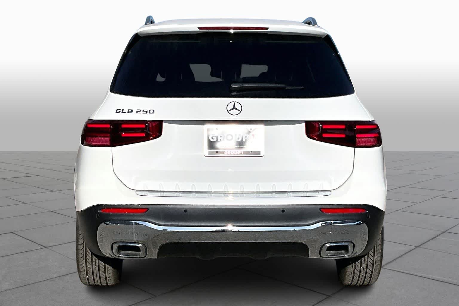 New 2026 Polar White Mercedes-Benz GLB 250 image 5