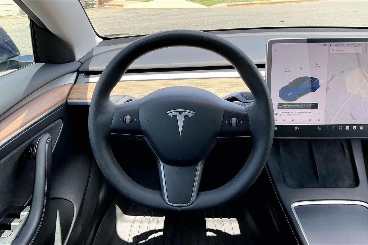 Used 2021  Tesla Standard Range Plus image 10