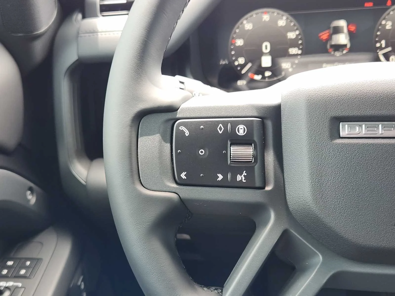 New 2026 Carpathian Grey LAND ROVER X-Dynamic SE image 28
