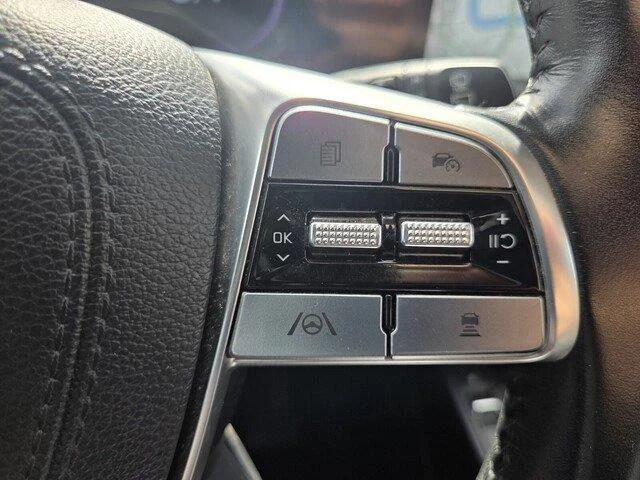Used 2025 Dark Moss Kia S image 16