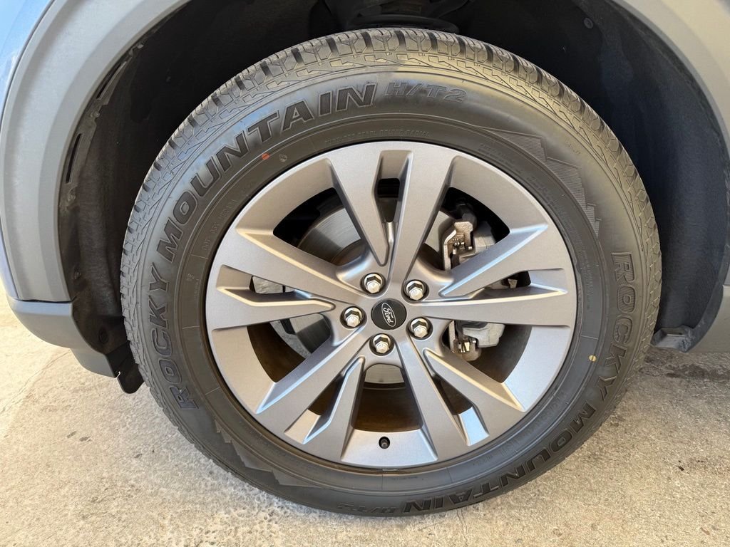 Used 2021 Blue Metallic Ford XLT image 11