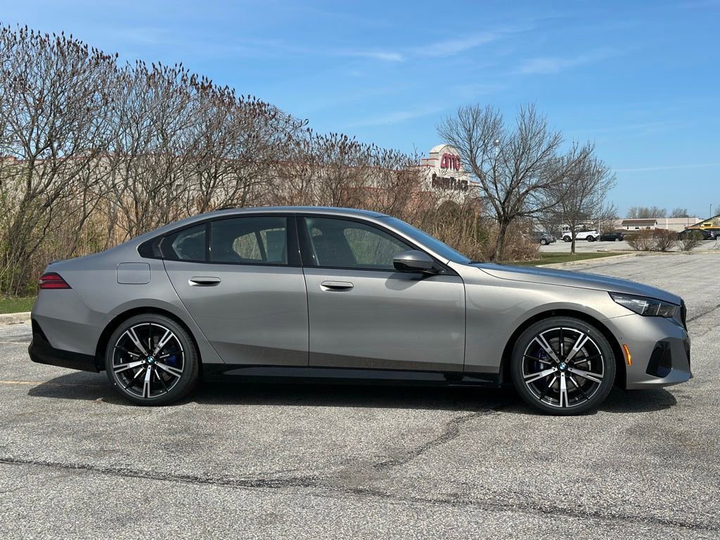 New 2026 Oxide Grey Metallic BMW 530i xDrive image 8