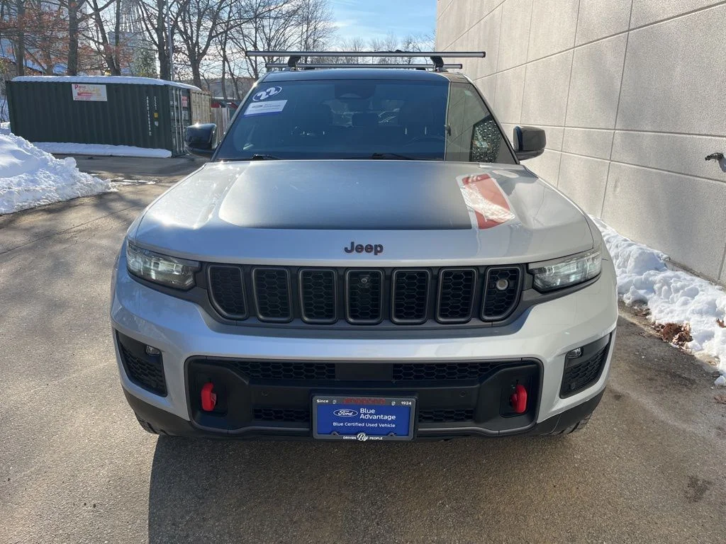 Used 2022 Silver Jeep Trailhawk image 3